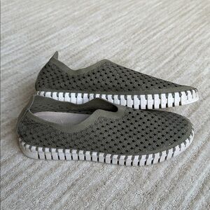 Isle Jacobsen HORNBÆK Tulip 139 Perforated Slip-On Sneaker Army Green Size 8